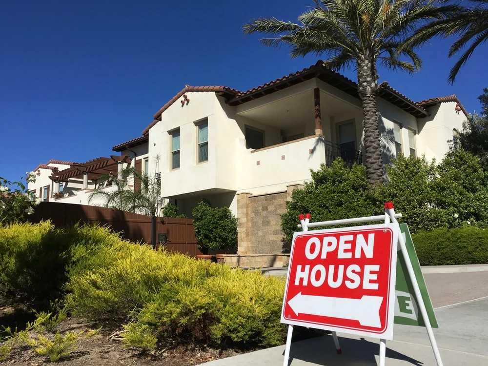 Open house sign for selling houses